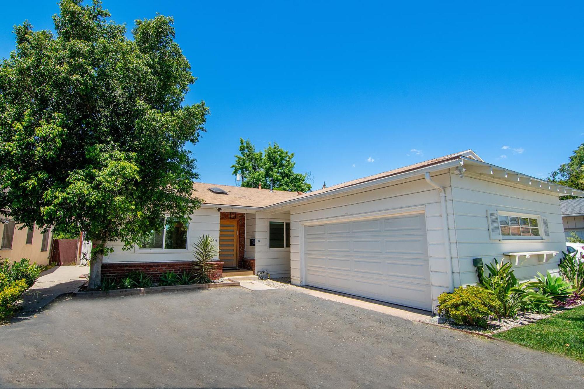 Villa Spacious Family With Large Backyard